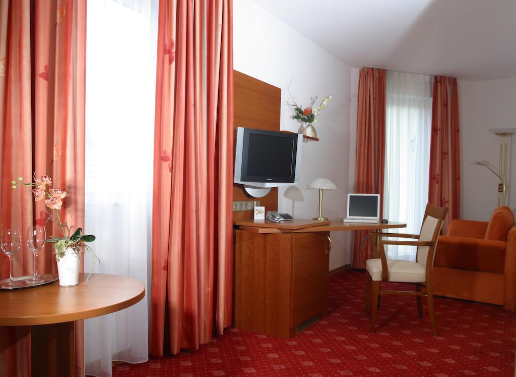 Hotel Zur Pfalz Kandel Δωμάτιο φωτογραφία