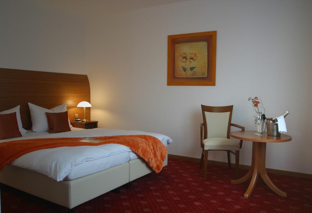 Hotel Zur Pfalz Kandel Εξωτερικό φωτογραφία