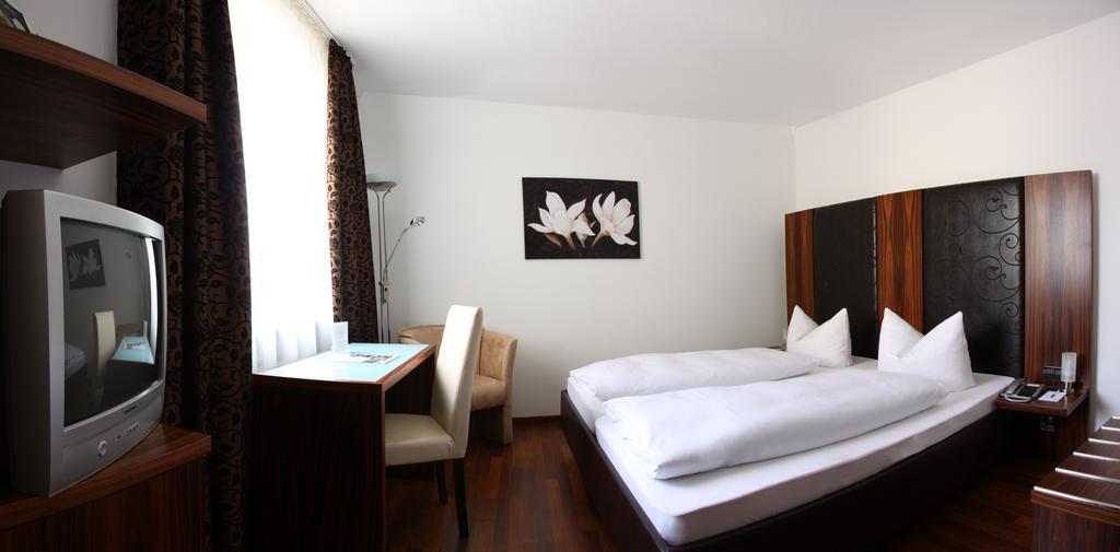 Hotel Zur Pfalz Kandel Εξωτερικό φωτογραφία