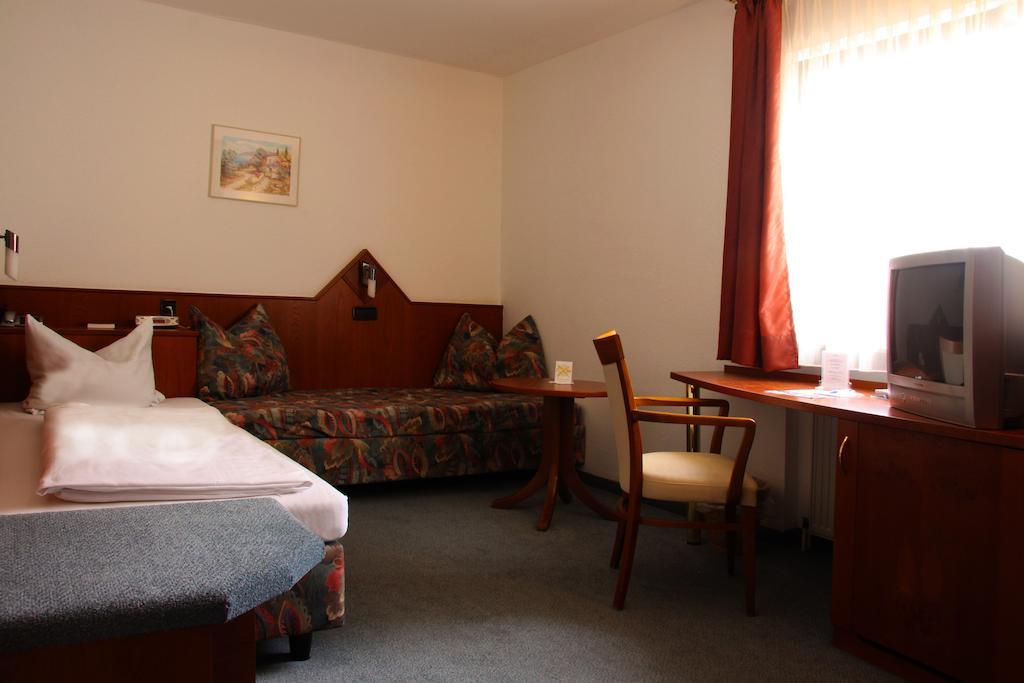 Hotel Zur Pfalz Kandel Δωμάτιο φωτογραφία
